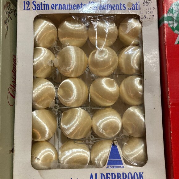 Vintage Christmas Tree Ornaments - Picture 4 of 8